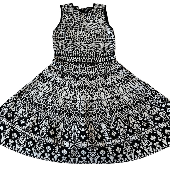 Karen Millen Fit & Flare Knit Sweater Dress Black & White Sz 4 - Picture 6 of 14
